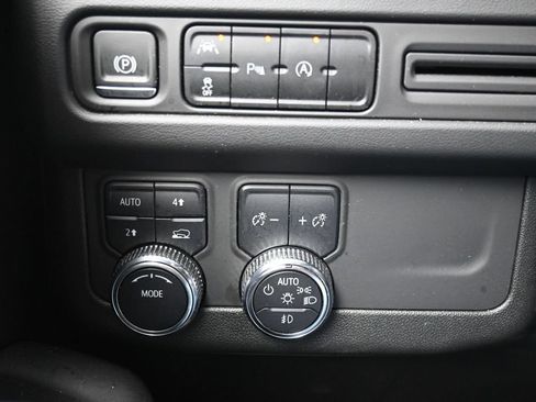 Used 2024 GMC Yukon SLT AWD/4WD image 20