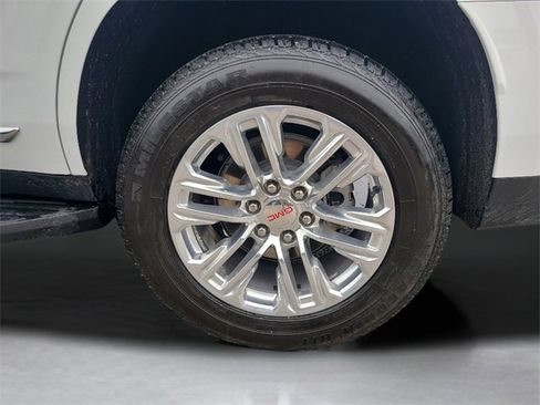Used 2024 GMC Yukon SLT image 14
