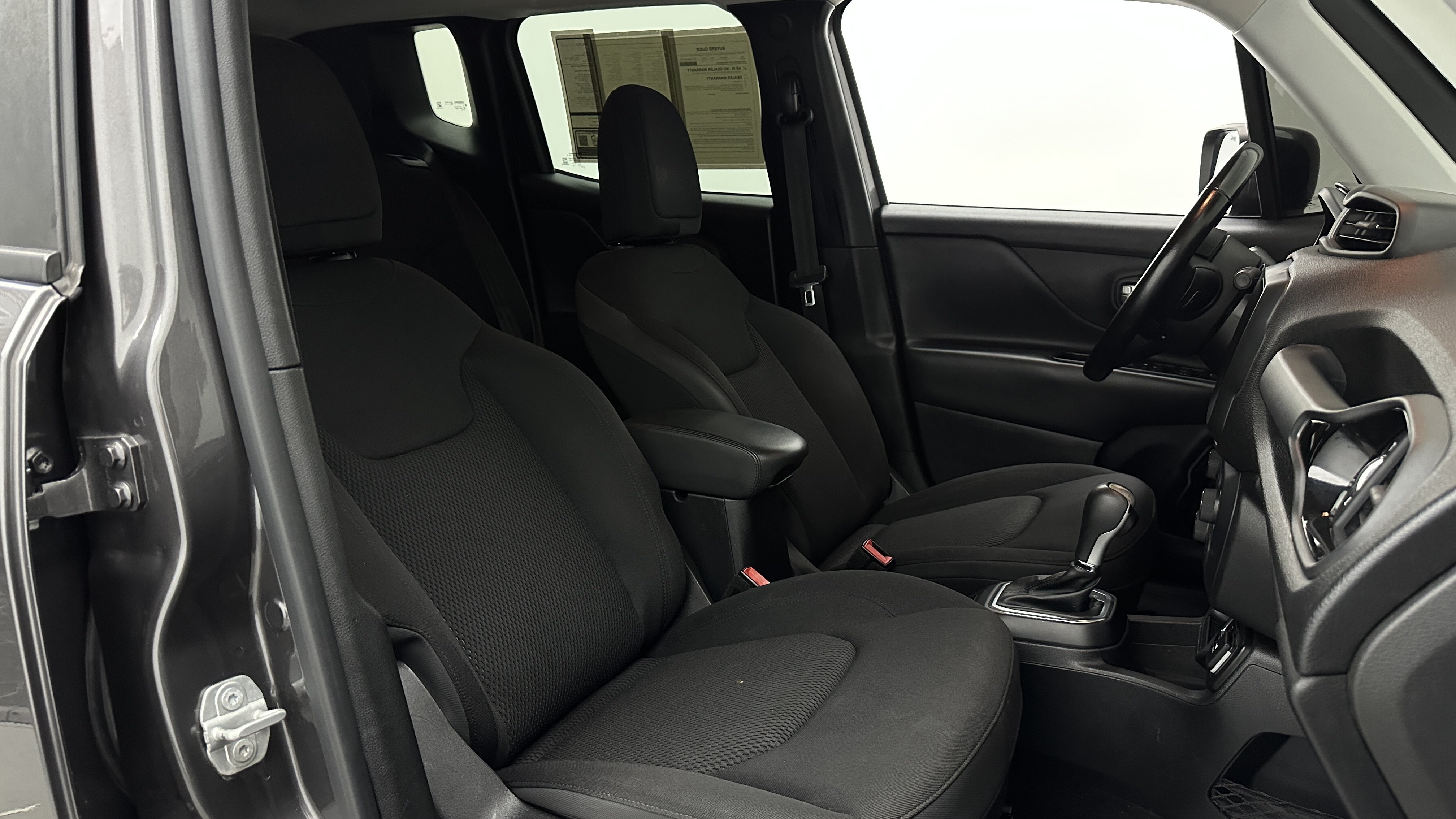 Used 2018 Jeep Renegade Altitude FWD image 38