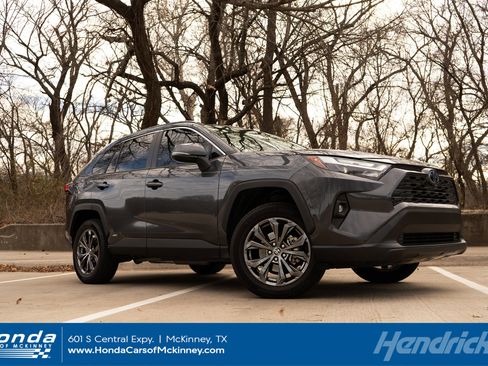 Used 2022 Toyota RAV4 XLE Premium image 1