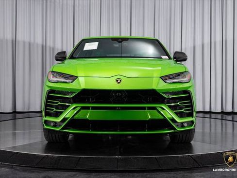 Used 2022 Lamborghini Urus AWD/4WD image 2