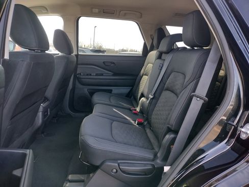 Used 2023 Nissan Pathfinder SV image 13