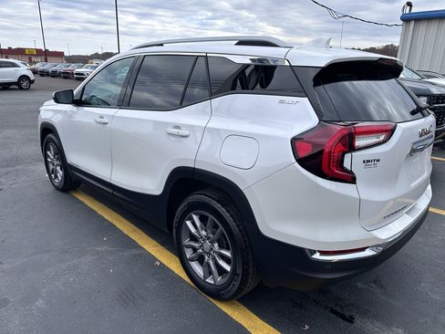Used 2024 GMC Terrain SLT w/ Infotainment Package II image 4