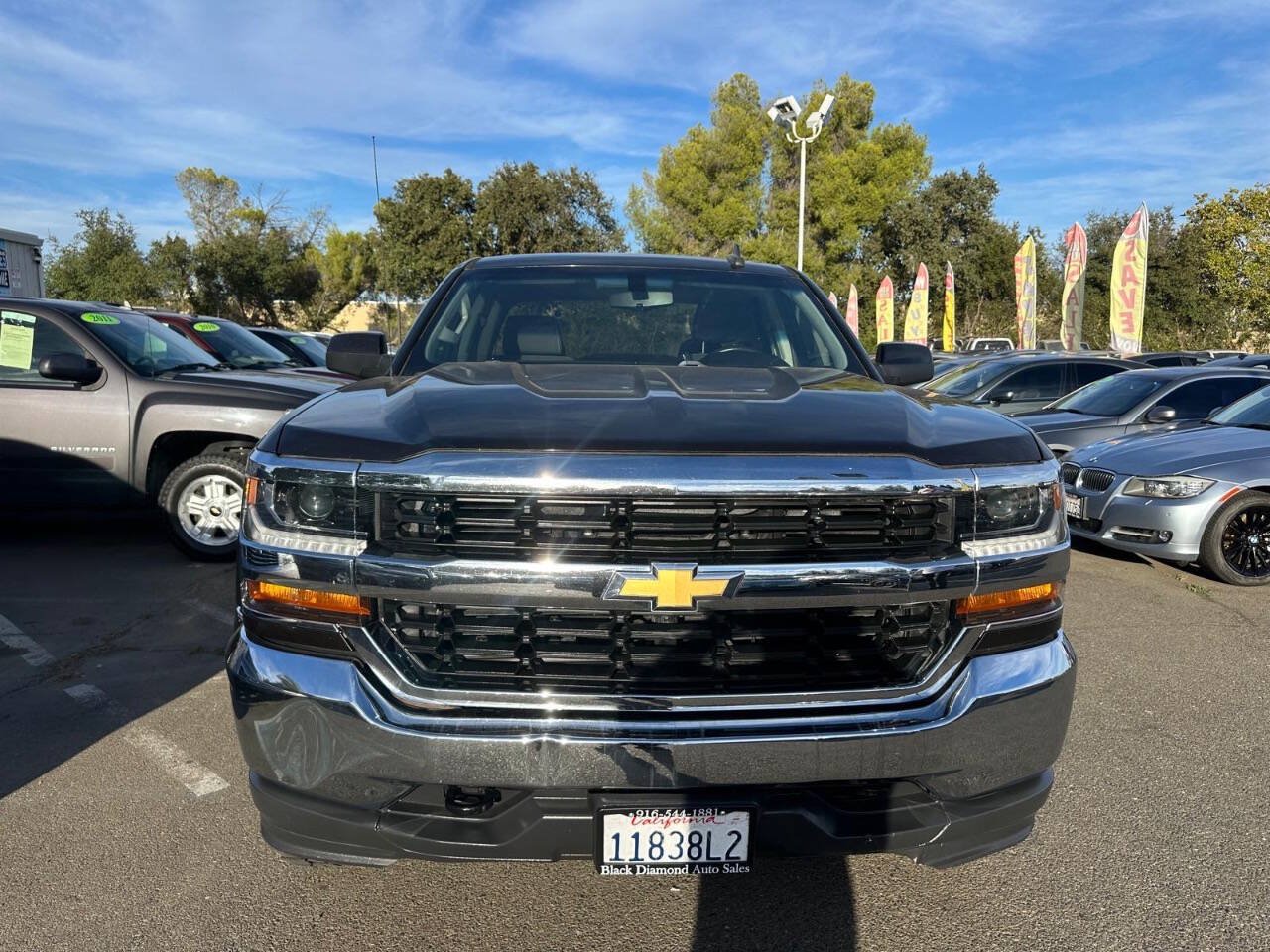 Used 2018 Chevrolet Silverado 1500 LT AWD/4WD image 2