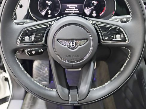Used 2021 Bentley Bentayga AWD/4WD image 18