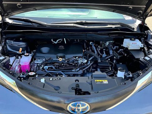 Certified 2025 Toyota Sienna XLE FWD image 31