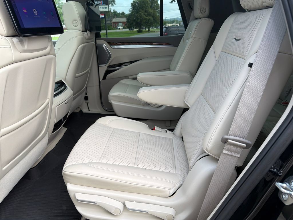 Used 2025 Cadillac Escalade Sport Platinum AWD/4WD image 24