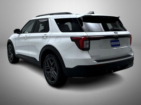 Used 2025 Ford Explorer ST-Line w/ ST-Line Street Pack image 7