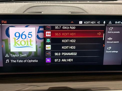 Used 2023 BMW 540i w/ Convenience Package image 17