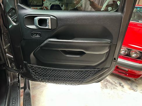 Used 2018 Jeep Wrangler Unlimited Sahara AWD/4WD image 32