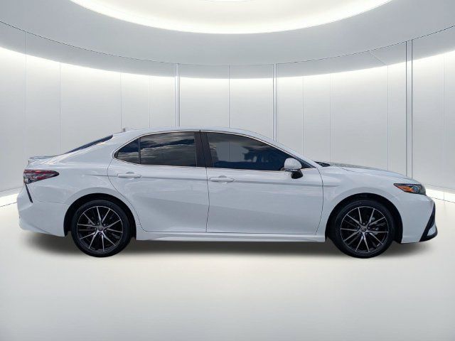 Used 2024 Toyota Camry SE FWD image 7