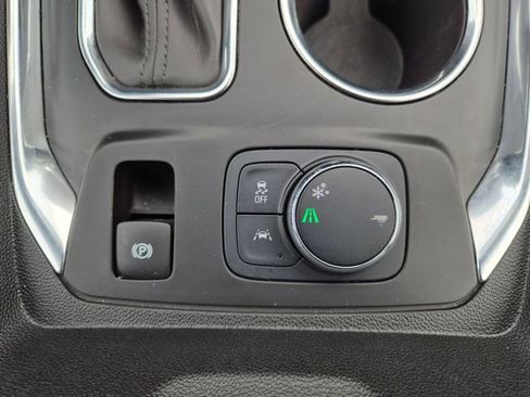 Used 2021 Chevrolet Traverse Premier FWD image 44
