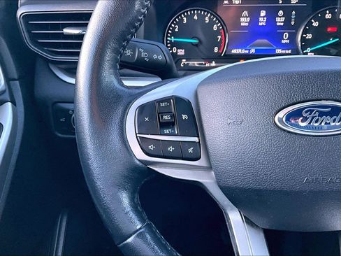 Used 2021 Ford Explorer XLT image 18