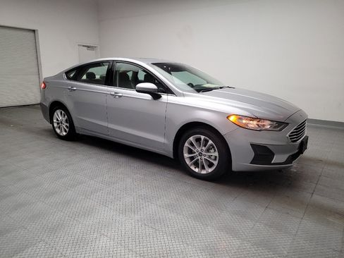 Used 2020 Ford Fusion SE image 11