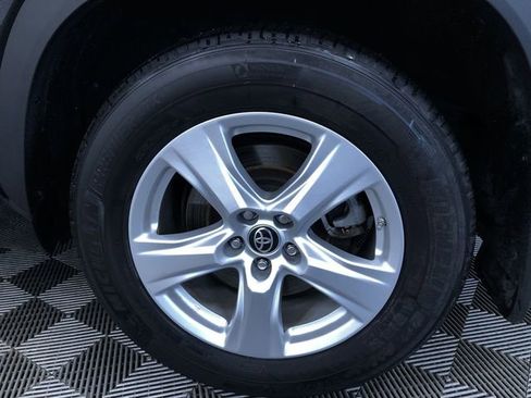 Certified 2023 Toyota Highlander L image 15