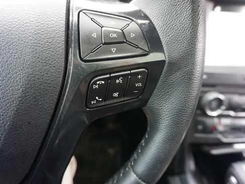 Used 2018 Ford Explorer XLT w/ Equipment Group 202A FWD image 8
