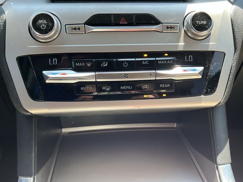 Used 2020 Ford Explorer XLT w/ Equipment Group 202A RWD image 30