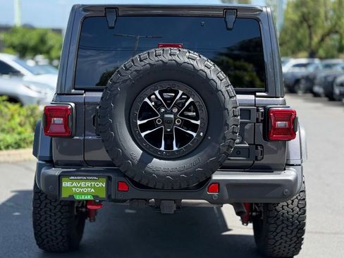 Used 2025 Jeep Wrangler Unlimited Rubicon AWD/4WD image 4