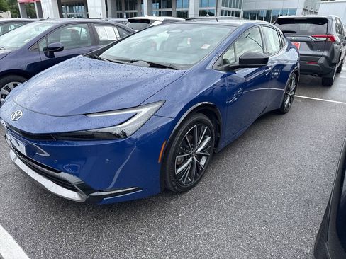 Used 2025 Toyota Prius XLE FWD image 1