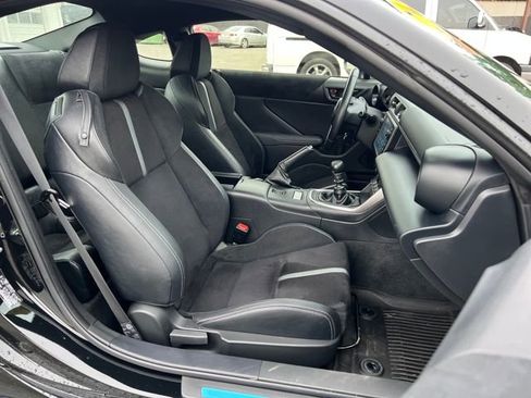 Used 2024 Toyota GR86 Premium w/ Performance Package image 10