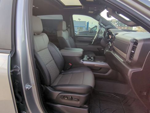 Used 2025 Chevrolet Silverado 2500 ZR2 w/ Technology Package image 29