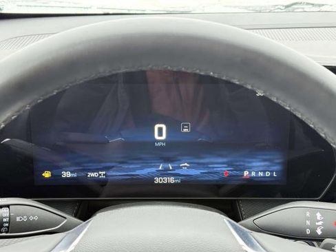 Used 2025 Chevrolet Equinox LT w/ Convenience Package II image 16