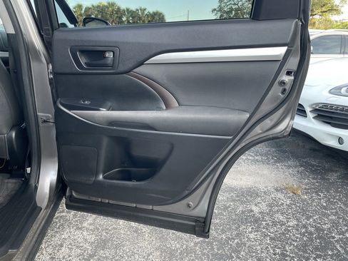 Used 2016 Toyota Highlander LE FWD image 41