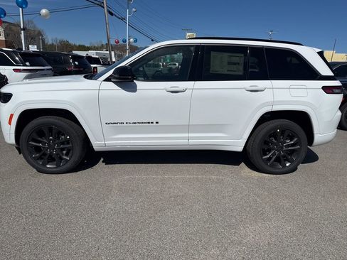 New 2026 Jeep Grand Cherokee Limited AWD/4WD image 2