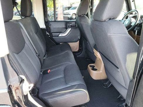 Used 2013 Jeep Wrangler Unlimited Sahara image 20