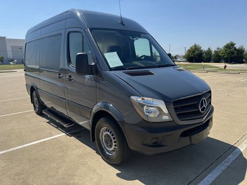 Used 2018 Mercedes-Benz Sprinter 2500 image 3