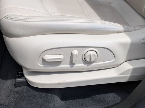 Used 2023 Buick Enclave Essence FWD image 16