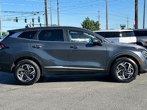 Used 2024 Kia Sportage LX AWD/4WD image 3