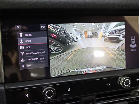 Used 2025 Porsche Macan image 26