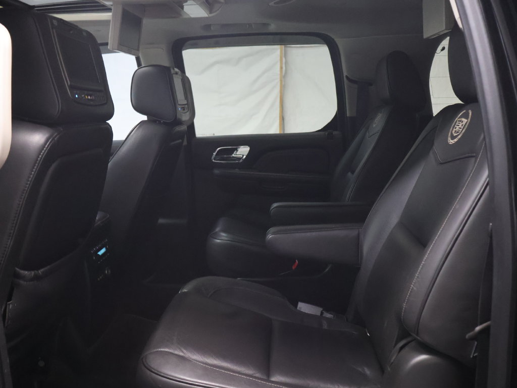 Used 2013 Cadillac Escalade ESV Platinum RWD image 16