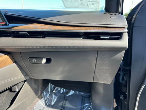 Used 2024 Cadillac Escalade ESV Premium Luxury Platinum image 89