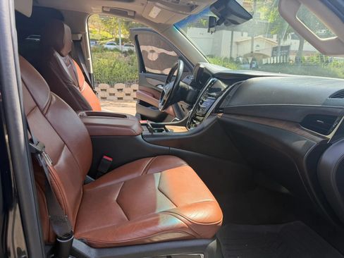 Used 2017 Cadillac Escalade Premium Luxury AWD/4WD image 21