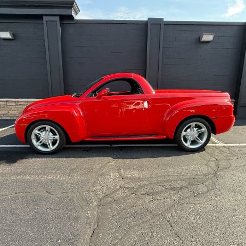 Used 2003 Chevrolet SSR w/ Preferred Equipment Group RWD image 3
