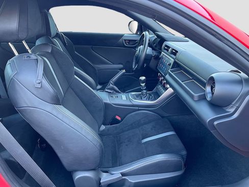 Used 2023 Toyota GR86 Premium w/ ALL Weather Mat Package (TMS) image 27