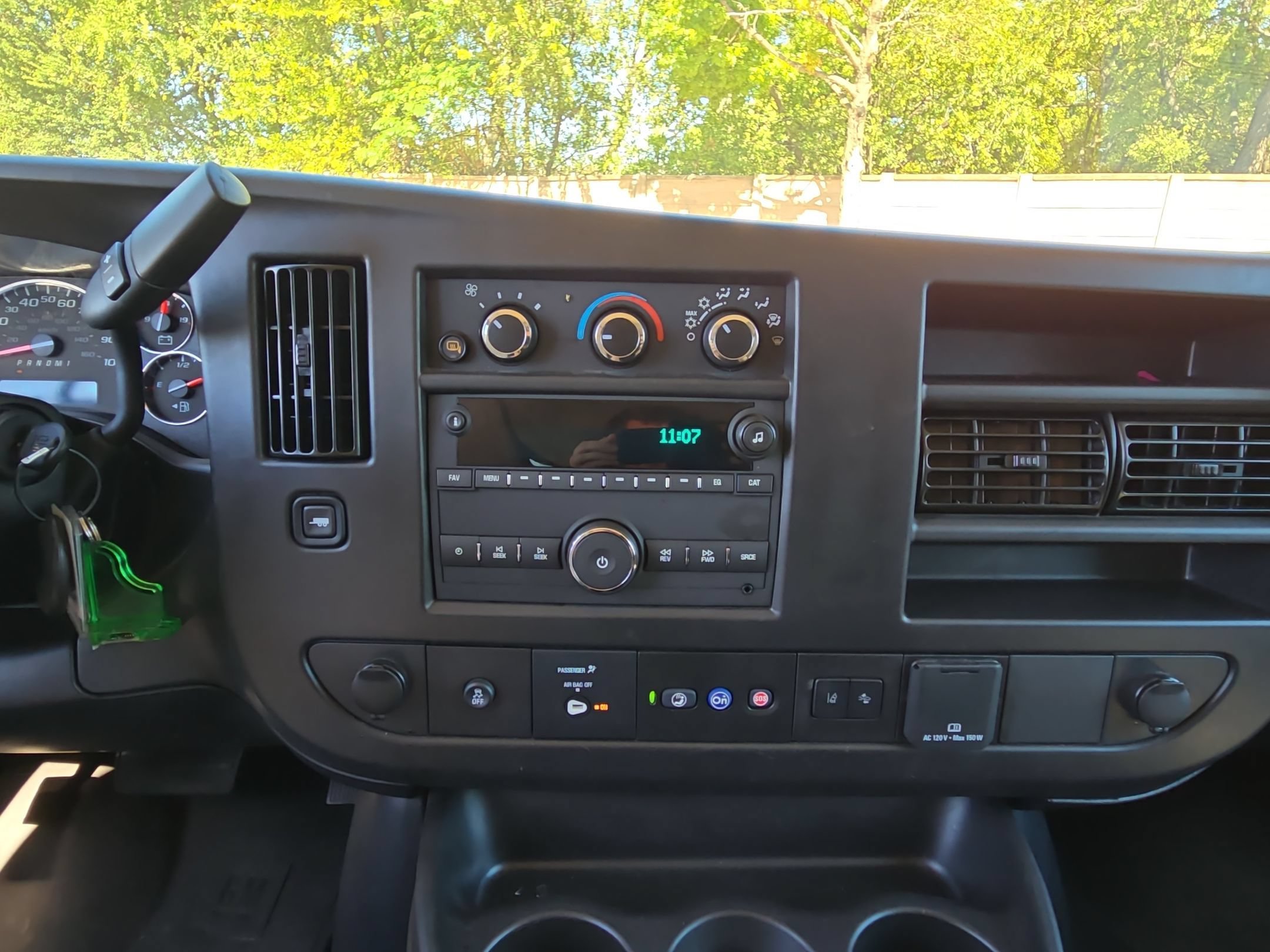 Used 2025 Chevrolet Express 3500 LT w/ LT Preferred Equipment Group RWD image 17