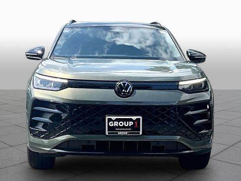 Certified 2025 Volkswagen Tiguan SE R-Line AWD/4WD image 4
