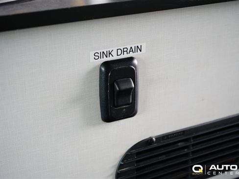 Used 2018 Mercedes-Benz Sprinter 2500 image 58