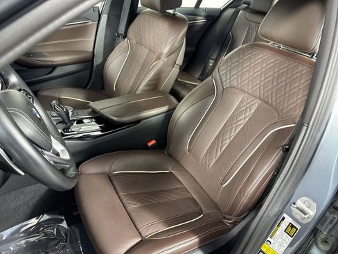 Used 2022 BMW 540i xDrive w/ Premium Package image 19