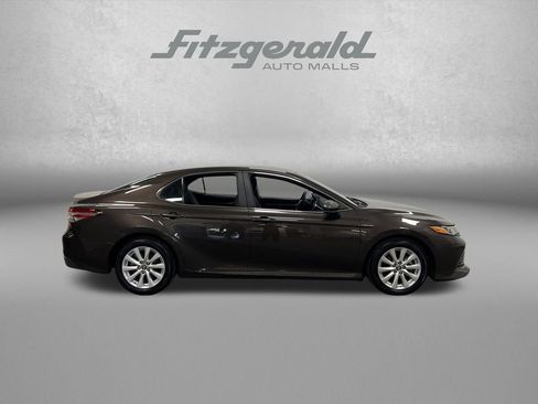 Used 2018 Toyota Camry LE FWD image 8