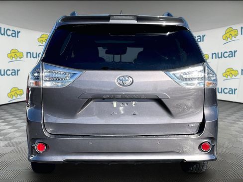 Used 2020 Toyota Sienna SE w/ SE Preferred Package image 5