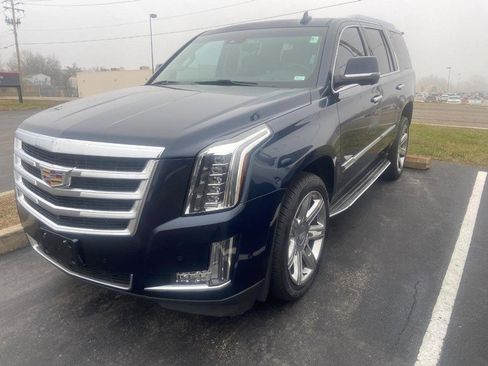 Used 2017 Cadillac Escalade Luxury image 3