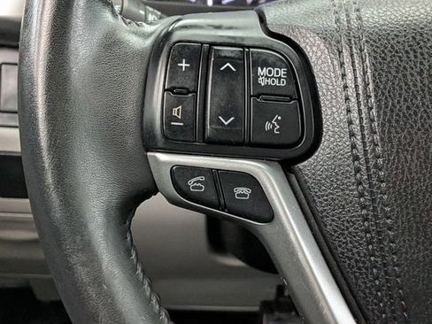 Used 2016 Toyota Highlander XLE AWD/4WD image 39