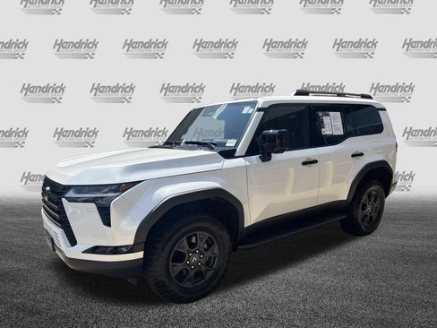 Used 2024 Lexus GX 550 AWD/4WD image 11