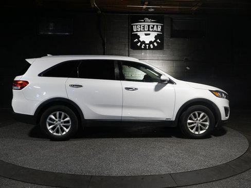 Used 2016 Kia Sorento LX w/ LX Convenience Package image 4
