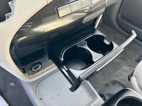 Used 2013 Toyota Sienna LE image 22