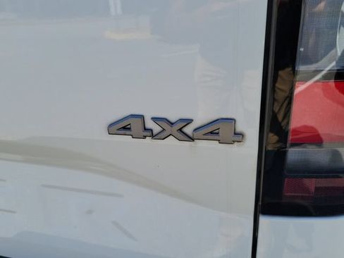 Used 2025 Nissan Frontier S AWD/4WD image 8